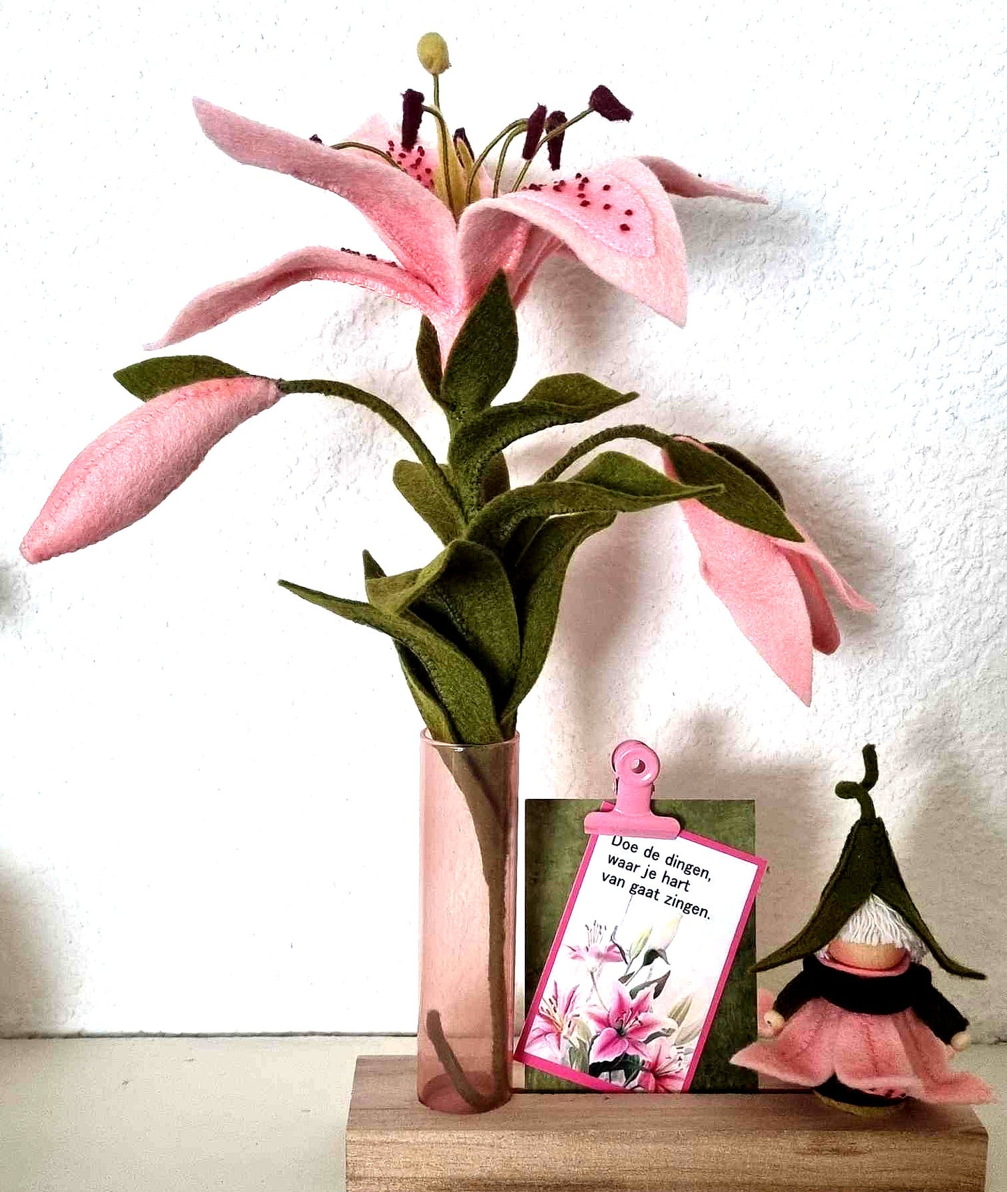 kegelpop tafereeltje "roze Lelie" maand JUNI