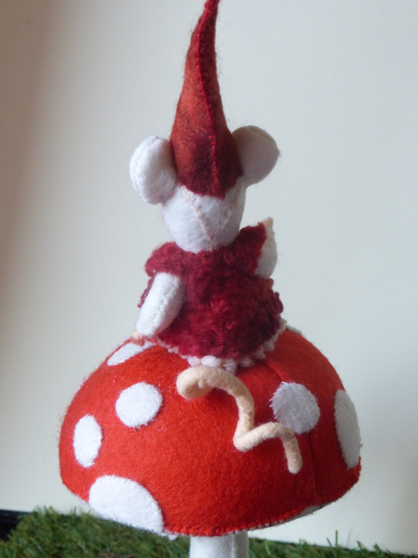 Op een grote paddestoel (digitaal patroon)