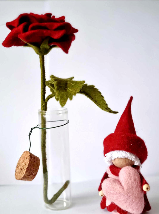 Kegelpop tafereeltje "Valentijn met roosje"