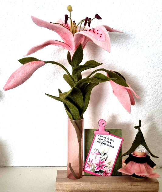kegelpop tafereeltje "roze Lelie" maand JUNI