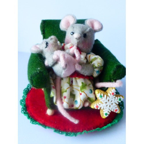 Kerstbol "Kerstmuisje" (grote bol 12 cm)