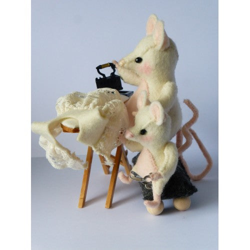 Mia en Mini strijkmuis